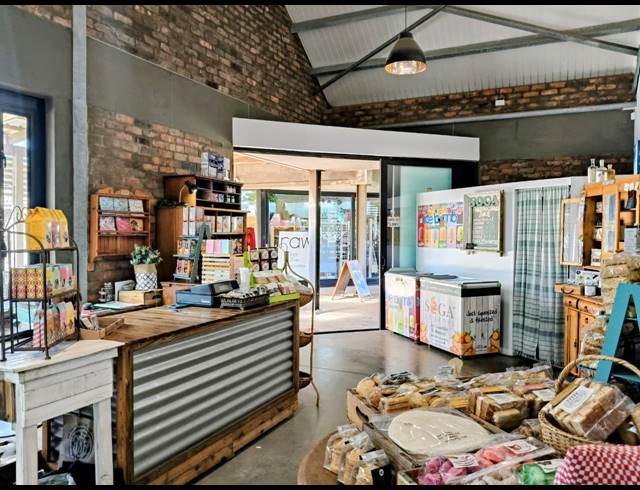 100M² BUSINESS FOR SALE IN JEFFREYS BAY CENTRAL
